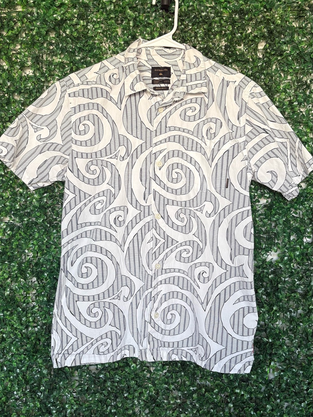 Quiksilver White & Gray Swirl Short-Sleeve Button-Up Shirt